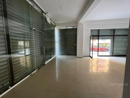 AFFITTASI SPAZIO COMMERCIALE 77M² VICINO A NELA 6 YZBERISHT