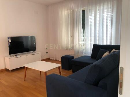 APPARTAMENTO 2+1 IN AFFITTO VICINO AL MERCATO ELETTRICO, TIRANA