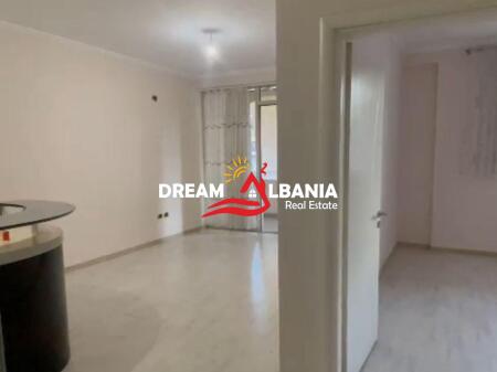 Jepet me qera apartament 1+1 tek Komuna e Parisit, prane Kristal Center (ID 42111406)
