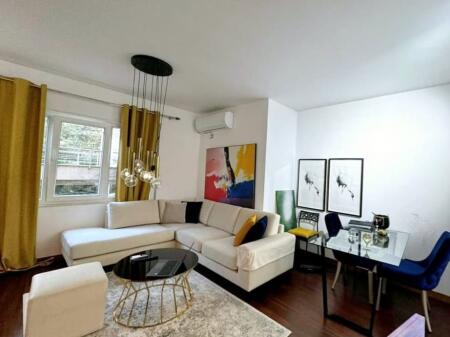 Shitet apartament 2+1 tek Kopshti Botanik!