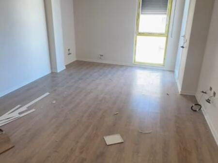 Jepet me qera apartament 1+1 bosh ne Xhamllik.