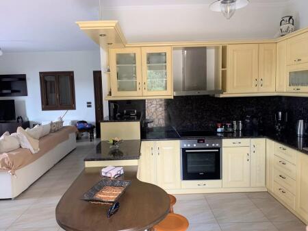 Apartament me qera 2+1 ne Bllok (ID B221325) Tirane.