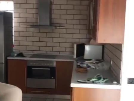 Jepet apartment 1+1 me qera prane Spitalit Nene Tereza.