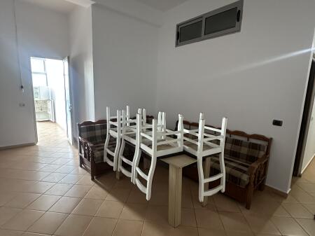 Apartament 2+1 për qira tek kthesa e Kamzës.