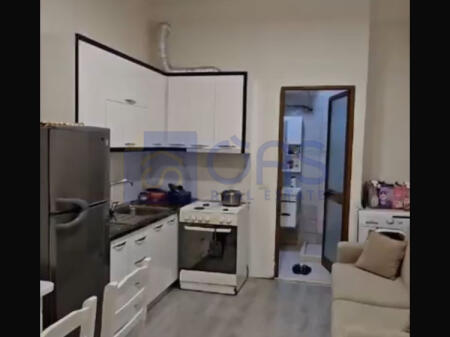 Apartament 1+1 për qira në Rrugën e Barrikadave