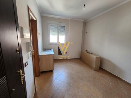 GARSONIERE ME QERA 23 M2 TË PAZARI I RI