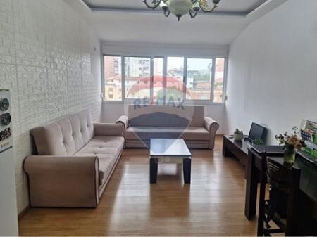 Apartament 2+1 për qira shkolla e bashkuar!
