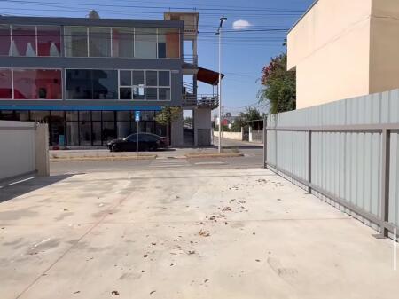 MAGAZINE ME QERA 150 M2 BATHORE