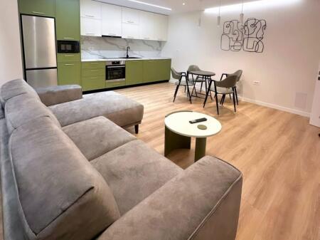 Qendër, Sheshi Skënderbej shesim apartament 2+1.