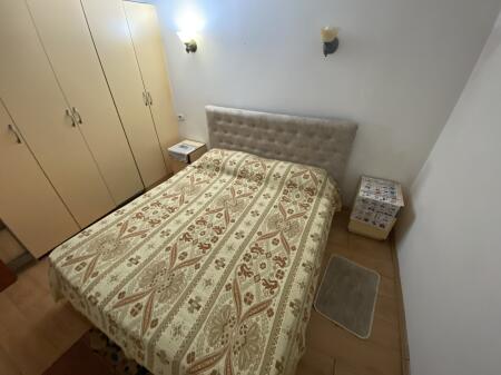 Jepet me qera apartament 1+1 pranë Fakultetit Filologjik, Gjuhëve të Huaja, Tiranë
