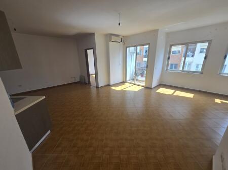 Apartament për shitje 3+1+2+vend parkimi në Yzberishr