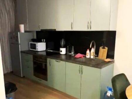 Në zonën e Selitës, pranë Xhamisë së Selitës, jepet me qera apartament 1+1, e mobiluar.