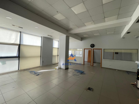 ZYRE ME QERA 140 M2 TE KRISTALI CENTER