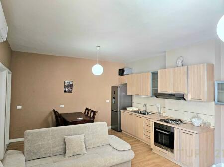 Me qera apartament 1+1+post parkimi afer kopshtit zoologjik.