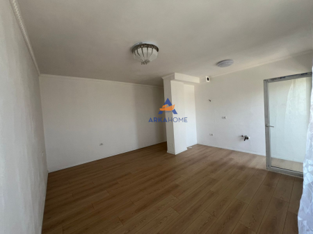 APARTAMENT NE SHITJE 1+1+BALLKON "TEK RRETHRROTULLIMI I YZBERISHTIT".