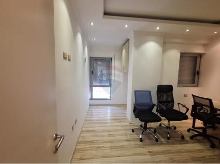 Apartament 2+1 me qera per Zyra tek Xhamlliku