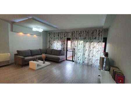APARTAMENT ME QIRA 2+1+2 RRUGA M Shyr