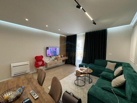 Shitet Apartament 2+1+Post Parkimi, Kodra e Diellit