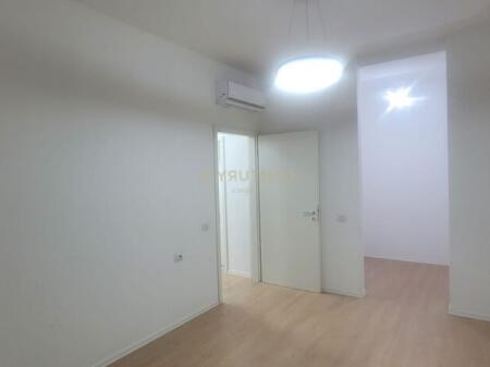 Apartament me qera per zyra tek kompleksi Kontakt,