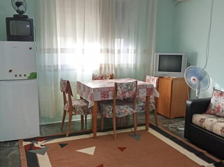 Apartament 2+1 tek Xhamlliku pranë Xhamisë Xhura