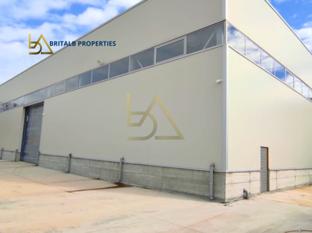 In vendita Kapanon + Terreno Opportunità d'Investimento d'Oro a Mucaj, Vorë