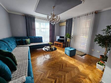 Apartament 2+1 për shitje pranë Medresesë!