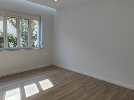 Tek Myslym Shyri, Apartament 3+1 për Klinikë, I Investuar!