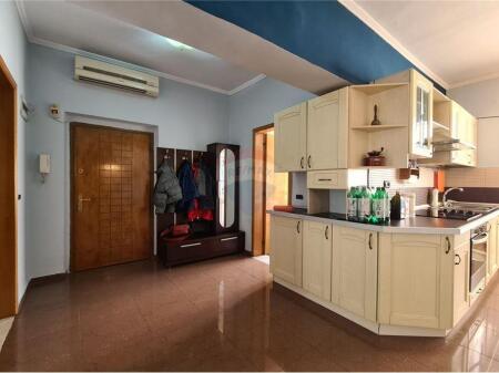 Apartament 2+1 me qira ne Qender!