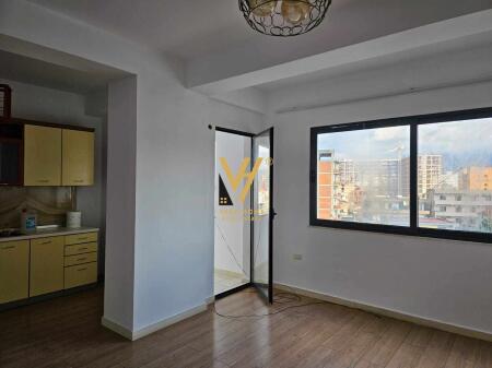 APARTAMENT 2+1+2BANJO ME QERA TE UNAZA E RE