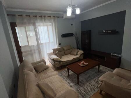 Apartament me qera 3+1 Komuna e Parisit