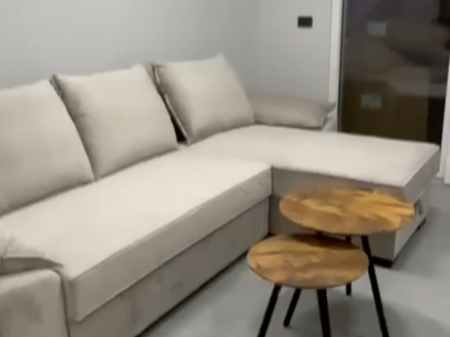 Një apartament 1+1 jepet me qera tek Shkolla Bashkuar