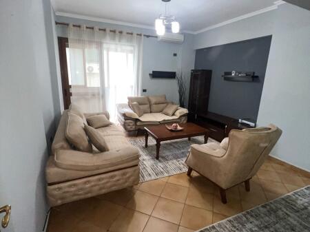 Apartament me qera 3+1 te Komuna e Parisit!