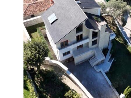 Villa in affitto, Petrele