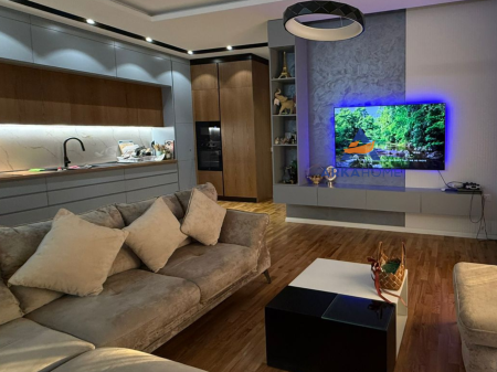 SHITET APARTAMENT (PENTHOUSE) 170M2 "QESARAK".