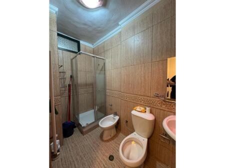Apartament 2+1+2 per qira tek Stacioni Trenit