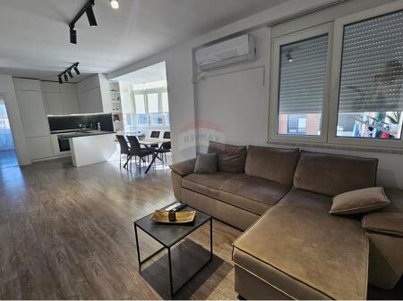 Apartament 1+1 për qira tek Pazari i Ri!