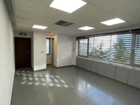 Zyre Me Qera Tek Farmacia 10 (ID BZ2637) Tirane.