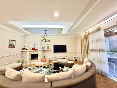 Apartament me qera hera e parë (130m2) 1+1 me verandë 📍Rruga elbasanit/ Fakulteti ekonmik (përfshirë 1 post parkimi)
