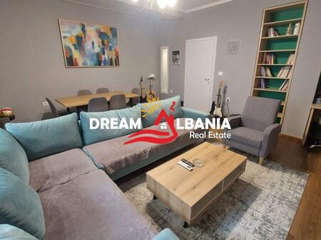 Vila me qera prane Shkolles se Baletit (ID 4251340)