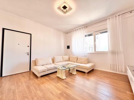 APARTAMENT ME QIRA 2+1+POST PARKIMI KINOSTUDIO
