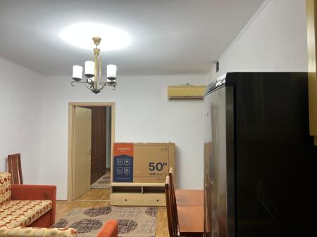 Përballë Kompleksit Delijorgji, Rr. Irfan Tomini jepet me qera apartament 2+1 e mobiluar. 50,000 Leke