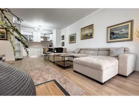 APARTAMENT 1+1 ME QIRA PRANE LICEUT ARTISTIK