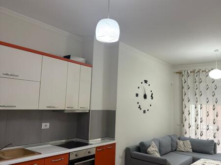 Apartament 2+1+2 për qira, pranë xhamisë kopshti botanik.