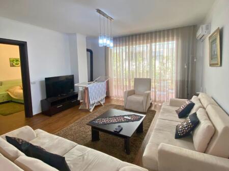 Tek Kodra E Diellit 1, Jepet Me Qira Apartament 2+1 I Mobiluar!