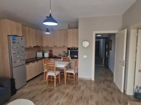 Apartament  për qira 1+1 + 1 vend parkimi (Fusha e aviacionit)