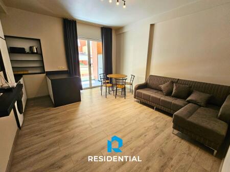 Tek Liqeni I Thate Jepet Me Qira Apartament 1+1 I Mobiluar!
