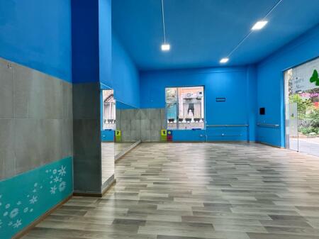 Ambient biznesi per qera 60 m2 tek Komuna e Parisit