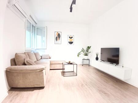 Apartament 1+1 për qira pranë Optika Roma, Pazari ri.