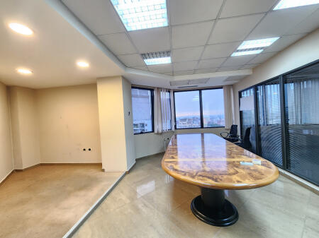 Zyre me qera tek Bulevardi Deshmoret e Kombit (ID BZ2639) Tirane