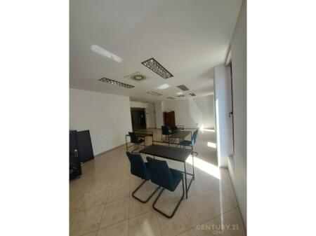 Zyrë me Qira në Torre Drin Center, Tiranë – 70 m² | 1200€/muaj